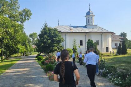Tineri pelerini din Parohia Ciureștii Noi, în locurile sfinte ale Dunării de Jos – fotografia 9