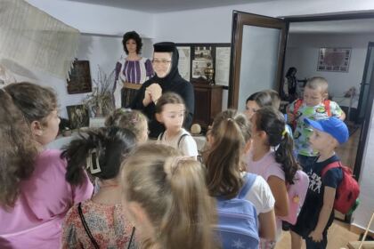 Activităţi de vară pentru 16 copii din Parohia Chiscani 1 – fotografia 13