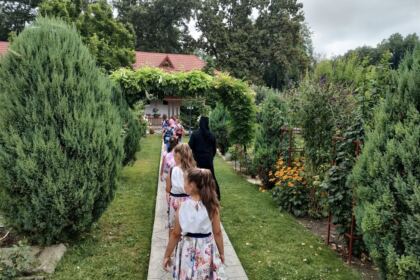 Activităţi de vară pentru 16 copii din Parohia Chiscani 1 – fotografia 14