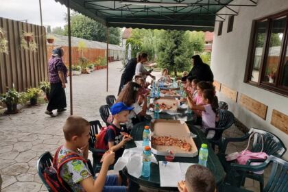 Activităţi de vară pentru 16 copii din Parohia Chiscani 1 – fotografia 15
