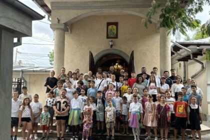 Eveniment recreativ-educativ pentru tineret la Parohia „Sf. Spiridon” din Galaţi – fotografia 1
