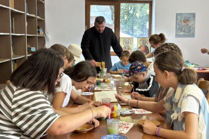 Eveniment recreativ-educativ pentru tineret la Parohia „Sf. Spiridon” din Galaţi – fotografia 10
