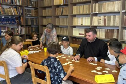 Eveniment recreativ-educativ pentru tineret la Parohia „Sf. Spiridon” din Galaţi – fotografia 11