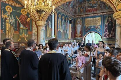 Eveniment recreativ-educativ pentru tineret la Parohia „Sf. Spiridon” din Galaţi – fotografia 4