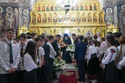Curs festiv şi revedere după zece ani la Seminarul Teologic „Sf. Andrei” – fotografia 40