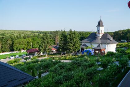 Sărbătoarea tinerilor la Mănăstirea Buciumeni – fotografia 2