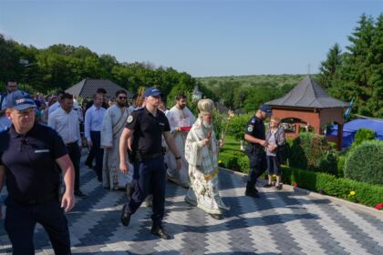 Sărbătoarea tinerilor la Mănăstirea Buciumeni – fotografia 7