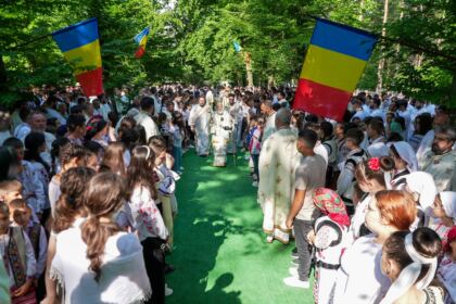 Sărbătoarea tinerilor la Mănăstirea Buciumeni – fotografia 32
