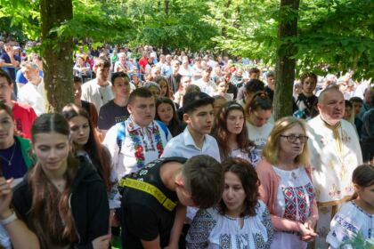 Sărbătoarea tinerilor la Mănăstirea Buciumeni – fotografia 36