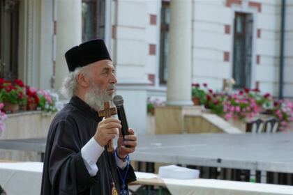Recunoştinţă, apreciere şi răsplătire la sfârşit de an şcolar pentru elevii seminarişti gălăţeni şi pentru profesorii lor – fotografia 1