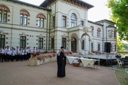 Recunoştinţă, apreciere şi răsplătire la sfârşit de an şcolar pentru elevii seminarişti gălăţeni şi pentru profesorii lor – fotografia 5
