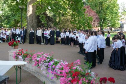 Recunoştinţă, apreciere şi răsplătire la sfârşit de an şcolar pentru elevii seminarişti gălăţeni şi pentru profesorii lor – fotografia 7