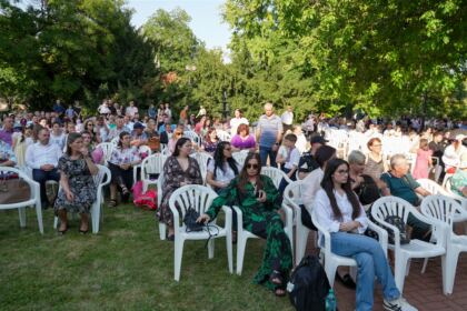 Recunoştinţă, apreciere şi răsplătire la sfârşit de an şcolar pentru elevii seminarişti gălăţeni şi pentru profesorii lor – fotografia 14