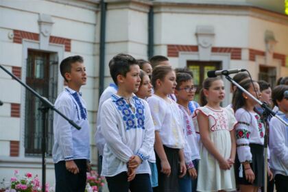 Recunoştinţă, apreciere şi răsplătire la sfârşit de an şcolar pentru elevii seminarişti gălăţeni şi pentru profesorii lor – fotografia 23
