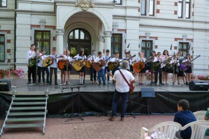 Recunoştinţă, apreciere şi răsplătire la sfârşit de an şcolar pentru elevii seminarişti gălăţeni şi pentru profesorii lor – fotografia 24