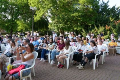 Recunoştinţă, apreciere şi răsplătire la sfârşit de an şcolar pentru elevii seminarişti gălăţeni şi pentru profesorii lor – fotografia 28