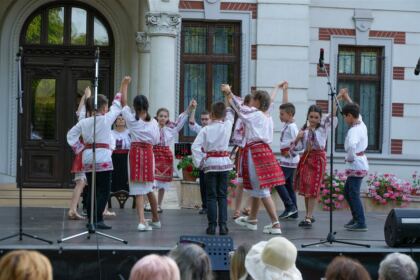 Recunoştinţă, apreciere şi răsplătire la sfârşit de an şcolar pentru elevii seminarişti gălăţeni şi pentru profesorii lor – fotografia 34