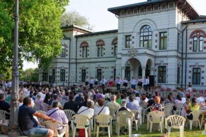 Recunoştinţă, apreciere şi răsplătire la sfârşit de an şcolar pentru elevii seminarişti gălăţeni şi pentru profesorii lor – fotografia 37