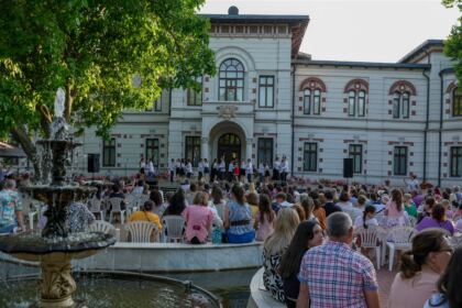 Recunoştinţă, apreciere şi răsplătire la sfârşit de an şcolar pentru elevii seminarişti gălăţeni şi pentru profesorii lor – fotografia 38