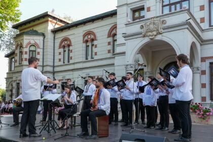 Recunoştinţă, apreciere şi răsplătire la sfârşit de an şcolar pentru elevii seminarişti gălăţeni şi pentru profesorii lor – fotografia 42