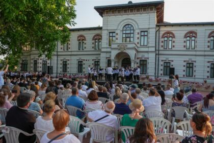 Recunoştinţă, apreciere şi răsplătire la sfârşit de an şcolar pentru elevii seminarişti gălăţeni şi pentru profesorii lor – fotografia 43