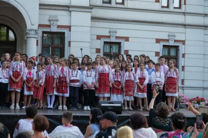 Recunoştinţă, apreciere şi răsplătire la sfârşit de an şcolar pentru elevii seminarişti gălăţeni şi pentru profesorii lor – fotografia 46