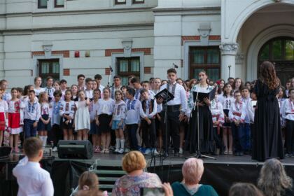 Recunoştinţă, apreciere şi răsplătire la sfârşit de an şcolar pentru elevii seminarişti gălăţeni şi pentru profesorii lor – fotografia 47
