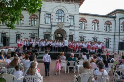 Recunoştinţă, apreciere şi răsplătire la sfârşit de an şcolar pentru elevii seminarişti gălăţeni şi pentru profesorii lor – fotografia 48
