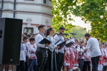 Recunoştinţă, apreciere şi răsplătire la sfârşit de an şcolar pentru elevii seminarişti gălăţeni şi pentru profesorii lor – fotografia 51