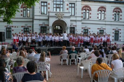 Recunoştinţă, apreciere şi răsplătire la sfârşit de an şcolar pentru elevii seminarişti gălăţeni şi pentru profesorii lor – fotografia 52