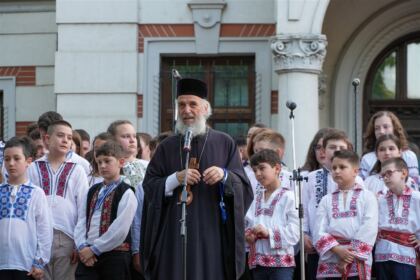 Recunoştinţă, apreciere şi răsplătire la sfârşit de an şcolar pentru elevii seminarişti gălăţeni şi pentru profesorii lor – fotografia 54