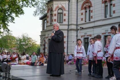 Recunoştinţă, apreciere şi răsplătire la sfârşit de an şcolar pentru elevii seminarişti gălăţeni şi pentru profesorii lor – fotografia 60