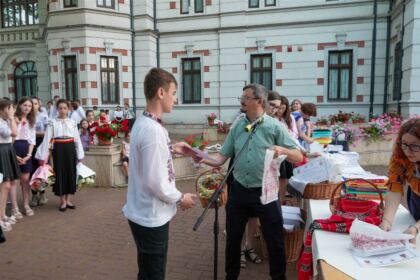 Recunoştinţă, apreciere şi răsplătire la sfârşit de an şcolar pentru elevii seminarişti gălăţeni şi pentru profesorii lor – fotografia 63