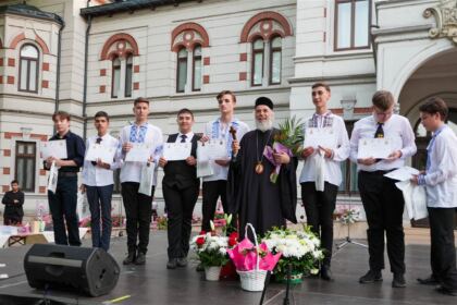 Recunoştinţă, apreciere şi răsplătire la sfârşit de an şcolar pentru elevii seminarişti gălăţeni şi pentru profesorii lor – fotografia 66