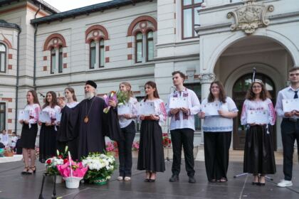 Recunoştinţă, apreciere şi răsplătire la sfârşit de an şcolar pentru elevii seminarişti gălăţeni şi pentru profesorii lor – fotografia 67