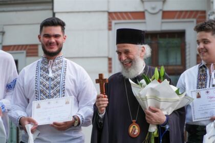 Recunoştinţă, apreciere şi răsplătire la sfârşit de an şcolar pentru elevii seminarişti gălăţeni şi pentru profesorii lor – fotografia 70