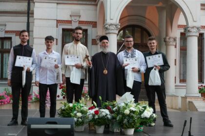 Recunoştinţă, apreciere şi răsplătire la sfârşit de an şcolar pentru elevii seminarişti gălăţeni şi pentru profesorii lor – fotografia 74
