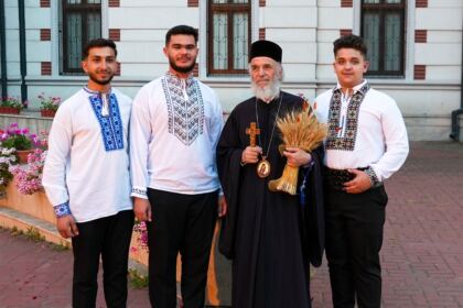 Recunoştinţă, apreciere şi răsplătire la sfârşit de an şcolar pentru elevii seminarişti gălăţeni şi pentru profesorii lor – fotografia 77