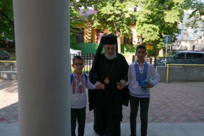 Serbare de sfârşit de an pentru clasele primare de la Seminarul Teologic „Sfântul Apostol Andrei“ din Galaţi – fotografia 2