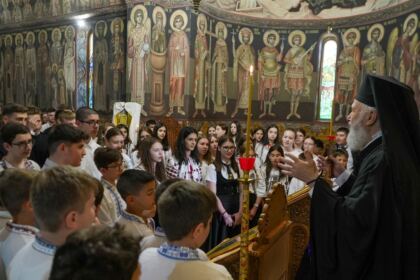 Serbare de sfârşit de an pentru clasele primare de la Seminarul Teologic „Sfântul Apostol Andrei“ din Galaţi – fotografia 3
