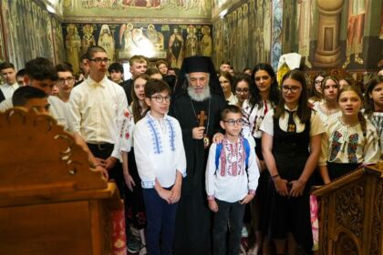 Serbare de sfârşit de an pentru clasele primare de la Seminarul Teologic „Sfântul Apostol Andrei“ din Galaţi – fotografia 4