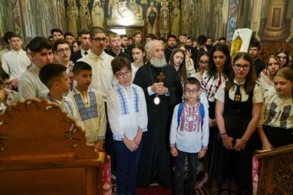 Serbare de sfârşit de an pentru clasele primare de la Seminarul Teologic „Sfântul Apostol Andrei“ din Galaţi – fotografia 6