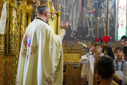 Serbare de sfârşit de an pentru clasele primare de la Seminarul Teologic „Sfântul Apostol Andrei“ din Galaţi – fotografia 8