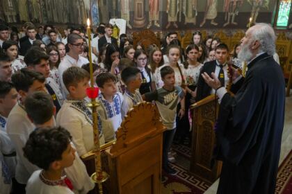 Serbare de sfârşit de an pentru clasele primare de la Seminarul Teologic „Sfântul Apostol Andrei“ din Galaţi – fotografia 14