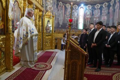 Serbare de sfârşit de an pentru clasele primare de la Seminarul Teologic „Sfântul Apostol Andrei“ din Galaţi – fotografia 41