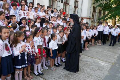 Serbare de sfârşit de an pentru clasele primare de la Seminarul Teologic „Sfântul Apostol Andrei“ din Galaţi – fotografia 44