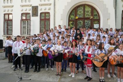 Serbare de sfârşit de an pentru clasele primare de la Seminarul Teologic „Sfântul Apostol Andrei“ din Galaţi – fotografia 45