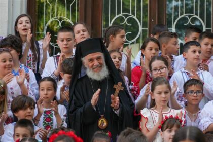 Serbare de sfârşit de an pentru clasele primare de la Seminarul Teologic „Sfântul Apostol Andrei“ din Galaţi – fotografia 47