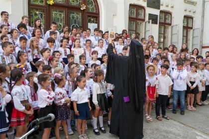 Serbare de sfârşit de an pentru clasele primare de la Seminarul Teologic „Sfântul Apostol Andrei“ din Galaţi – fotografia 49