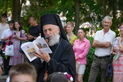 Serbare de sfârşit de an pentru clasele primare de la Seminarul Teologic „Sfântul Apostol Andrei“ din Galaţi – fotografia 54